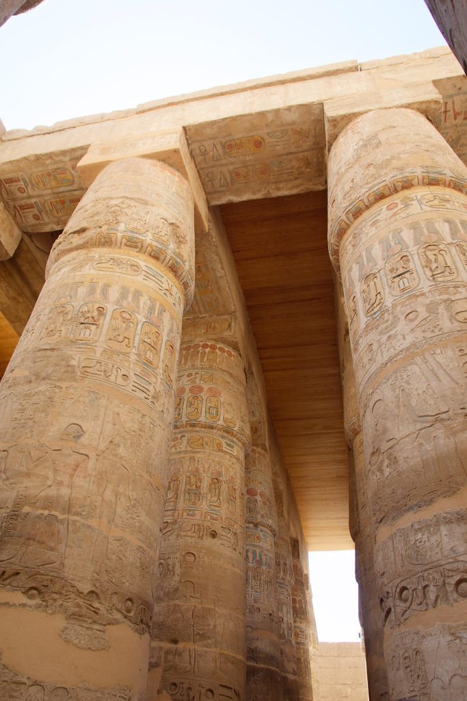 colonnes du temple a karnak